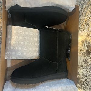 Ugg Bailey Bow Black Boot size 7 NEW